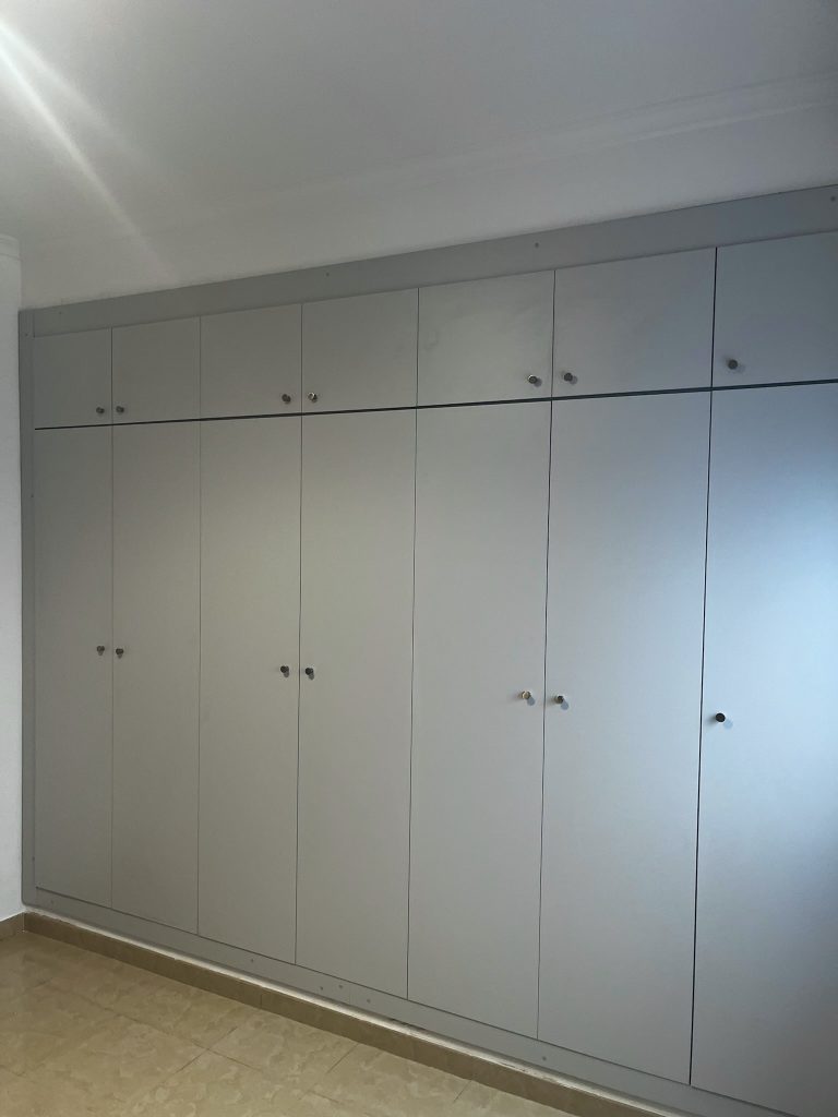 armario empotrado azul